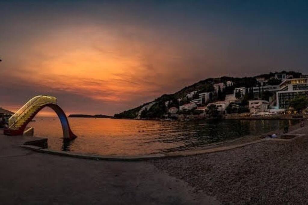 Beachfront Dubrovnik Villa Exterior photo