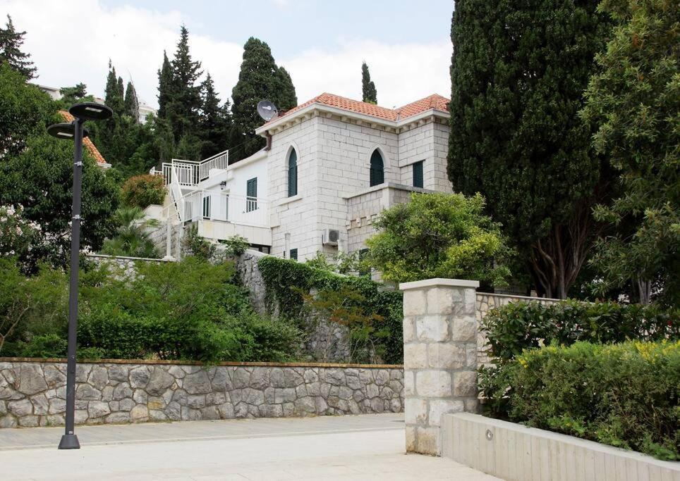 Beachfront Dubrovnik Villa Exterior photo